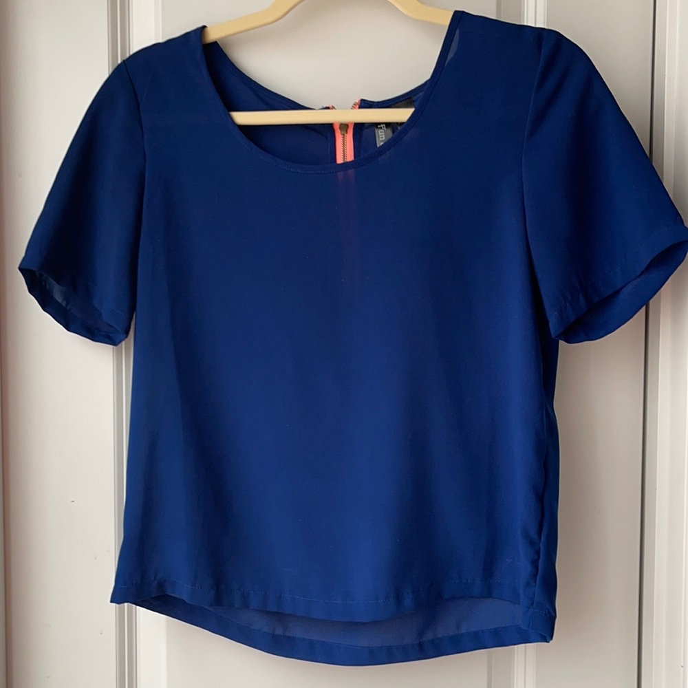 Navy blue short sleeve
